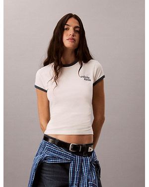 Calvin Klein Camiseta ringer con logo bordado - Blanco