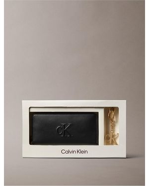 Calvin Klein Sculpted Monogram Zip Wallet & Key Fob - Gray