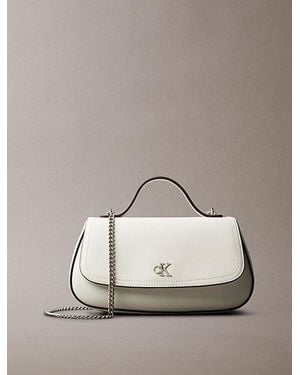 Calvin Klein Shopper Mit Monogramm-Logo-Metallelement - Weiß