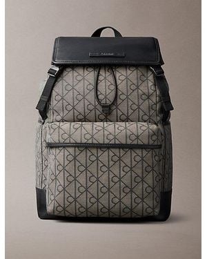 Calvin Klein Mochila impermeable de jacquard con logo - Gris