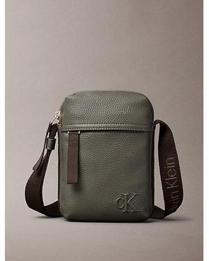 Calvin Klein Bolso reporter pequeño - Verde