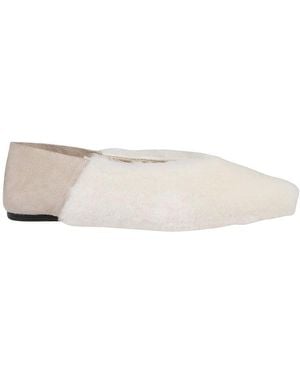 STUDIO AMELIA Pointed Babouche Ballet Flats - White