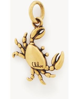 Chloé Alphabet Crab Anhänger aus Messing - Mettallic