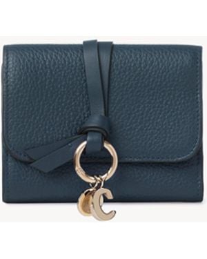 Chloé Small Alphabet Tri-fold In Grained Leather - Blue