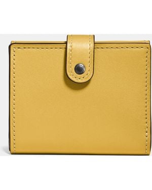 COACH Small Trifold Wallet In Glovetanned Leather - Multicolor