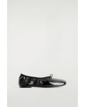 COS Ballerinas Aus Lackleder - Weiß