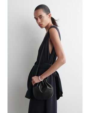 COS Beuteltasche Mit Raffungen - Schwarz