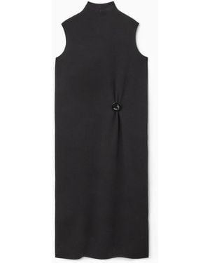 COS Wollkleid Mit Rollkragen Und Broschendetail - Schwarz