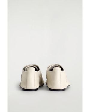 COS Brogue - Neutro