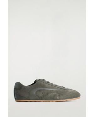 COS Schlichte Sneakers Aus Veloursleder - Grau