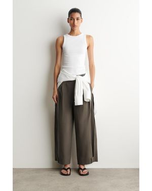COS Hose Mit Schmal Zulaufendem Bein Und Falten - Braun