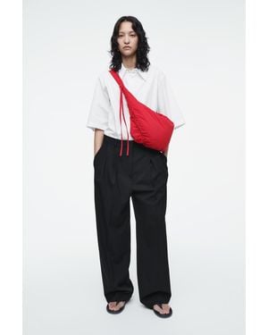 COS Canopy Kleine Schultertasche - Nylon - Rot