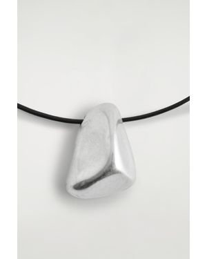 COS Collana Con Pendente Martellato - Bianco
