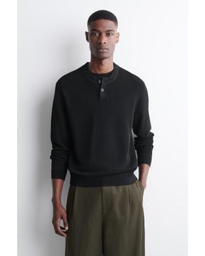COS Gestrickter Henley-Pullover Aus Baumwolle - Schwarz