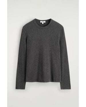 COS Schmales, Geripptes Langarmshirt Aus Baumwolle - Schwarz