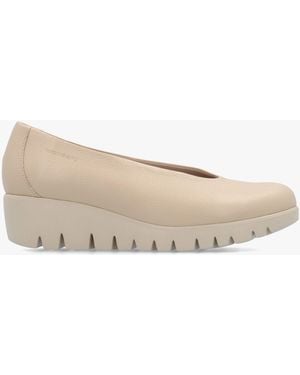 Wonders Flyer Low Wedge Court Shoes - Natural