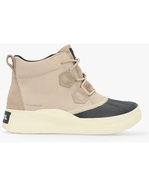 Sorel Out N About Iv Classic Wp Omega Taupe Grill Boots - White