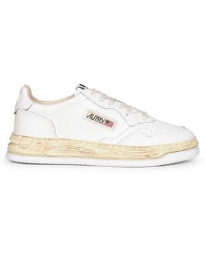AUTRY CAPSULE Medalist Low Super Vintage Maison Mihara Sneakers - White