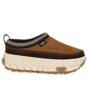 UGG Solid Round Toe Boots - Brown