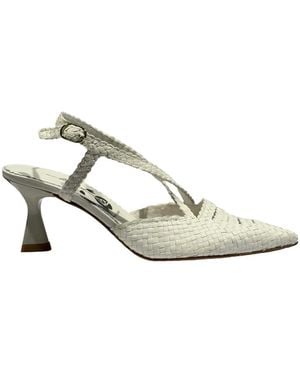 LA ROSE Pointed Toe Pumps - Metallic