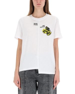 Baum und Pferdgarten Graphic Crew Neck T-Shirt - White