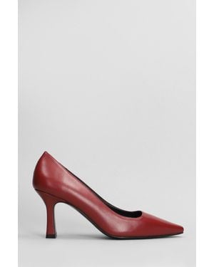 Julie Dee Pumps In Bordeaux Leather - Red