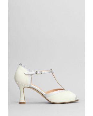 Julie Dee Sandals In White Leather