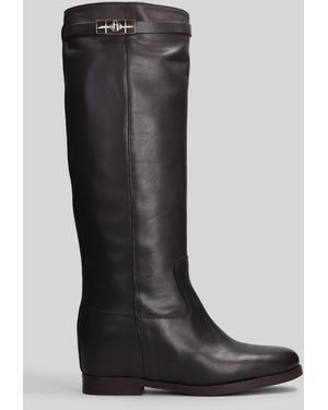 Julie Dee In Dark Brown Leather - Black