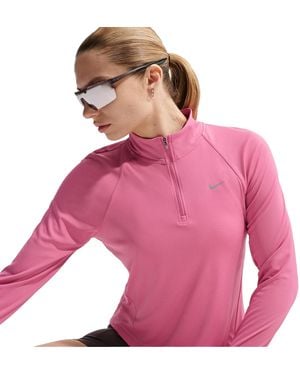 Nike Swoosh-Hardloopshirt Met Lange Mouwen Voor (Roze Schuim)