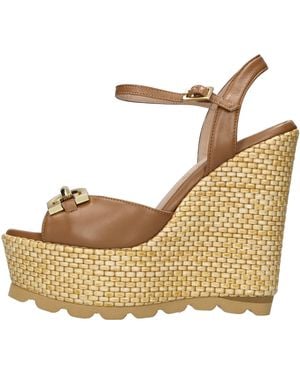 Andrea Pinto With Heel - Brown