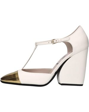 N°21 With Heel - White