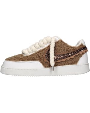 NIKE SEDDYS Sneakers - Brown