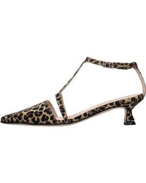 Anna F. With Heel - Black