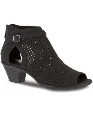 Easy Street Carrigan Bootie - Black