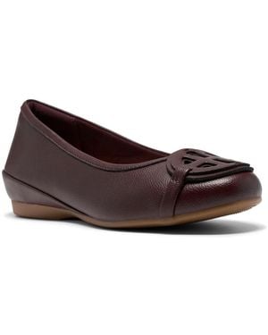 Clarks Cathrynn Luna Flat - Brown