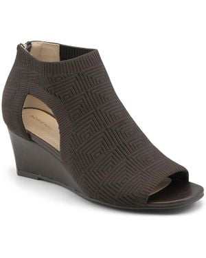 Adrienne Vittadini Arletta Wedge Sandal - Black