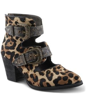 L'ARTISTE Notched Bootie - Black