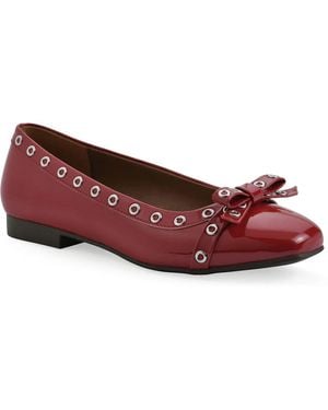 White Mountain Wide Width Bodhi Flat - Red