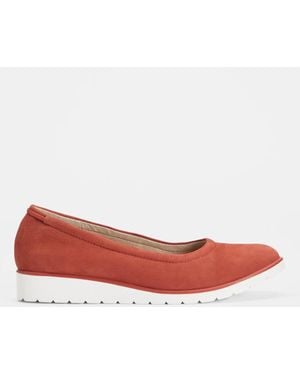 Eileen Fisher Honest Tumbled Nubuck Wedge - Red