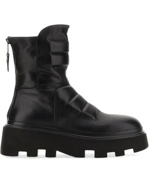 Elena Iachi Leather Ankle Boot With Padded Effect - Black