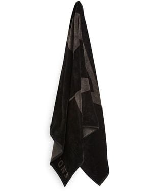 and wander End. X Towel - Black