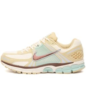 Nike Zoom Vomero 5 Style Trainer - White