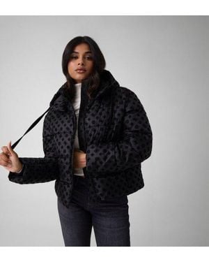 Guess Veste Matelassée Courte Daisy Avec Logo - Noir