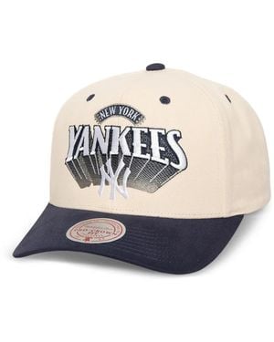 Mitchell & Ness Yankees Horizon Pro Snapback Logo-Embroidered Baseball Cap - White