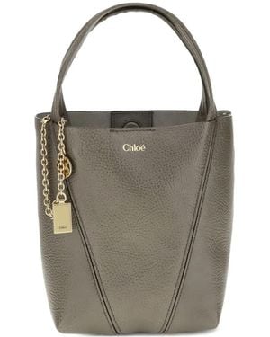 Chloé Schultertasche mit Kettendetail - Grau