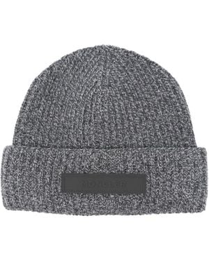 Moncler Ribbed Logo-Plaque Beanie Hat - Grey