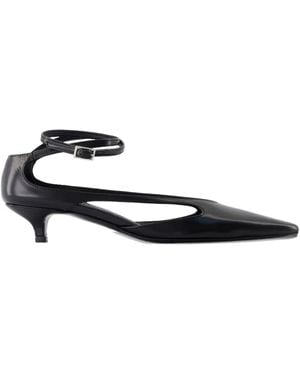 TOTEME Mm Pumps Met Puntige Neus En Enkelbandje - Wit