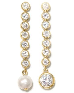 Completedworks Pendientes Ascent Bañados En Oro De 18 Ct Con Zirconia Y Perla - Blanco