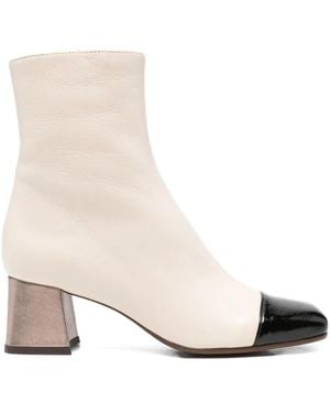 Chie Mihara Botines Volkiria con tacón grueso de 45 mm - Neutro