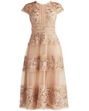 Tadashi Shoji Vestido Midi Tamsin A Capas Escalonadas Con Bordado Floral - Neutro